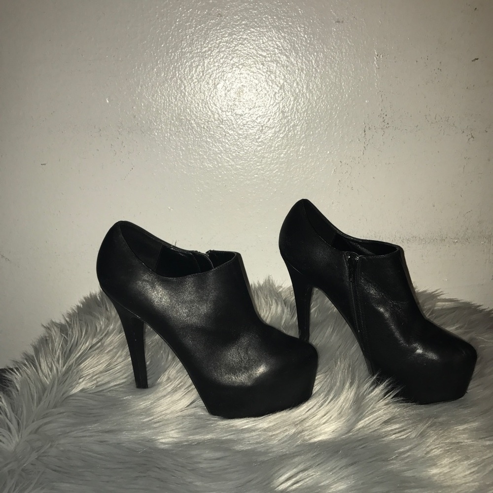 Steven Madden Platform Bootie. High Heeled.